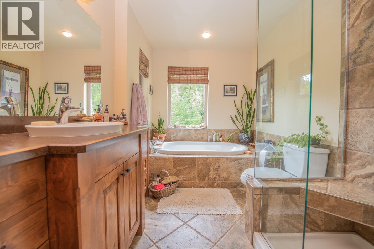 1433 Sugar Lake Road. Cherryville, British Columbia