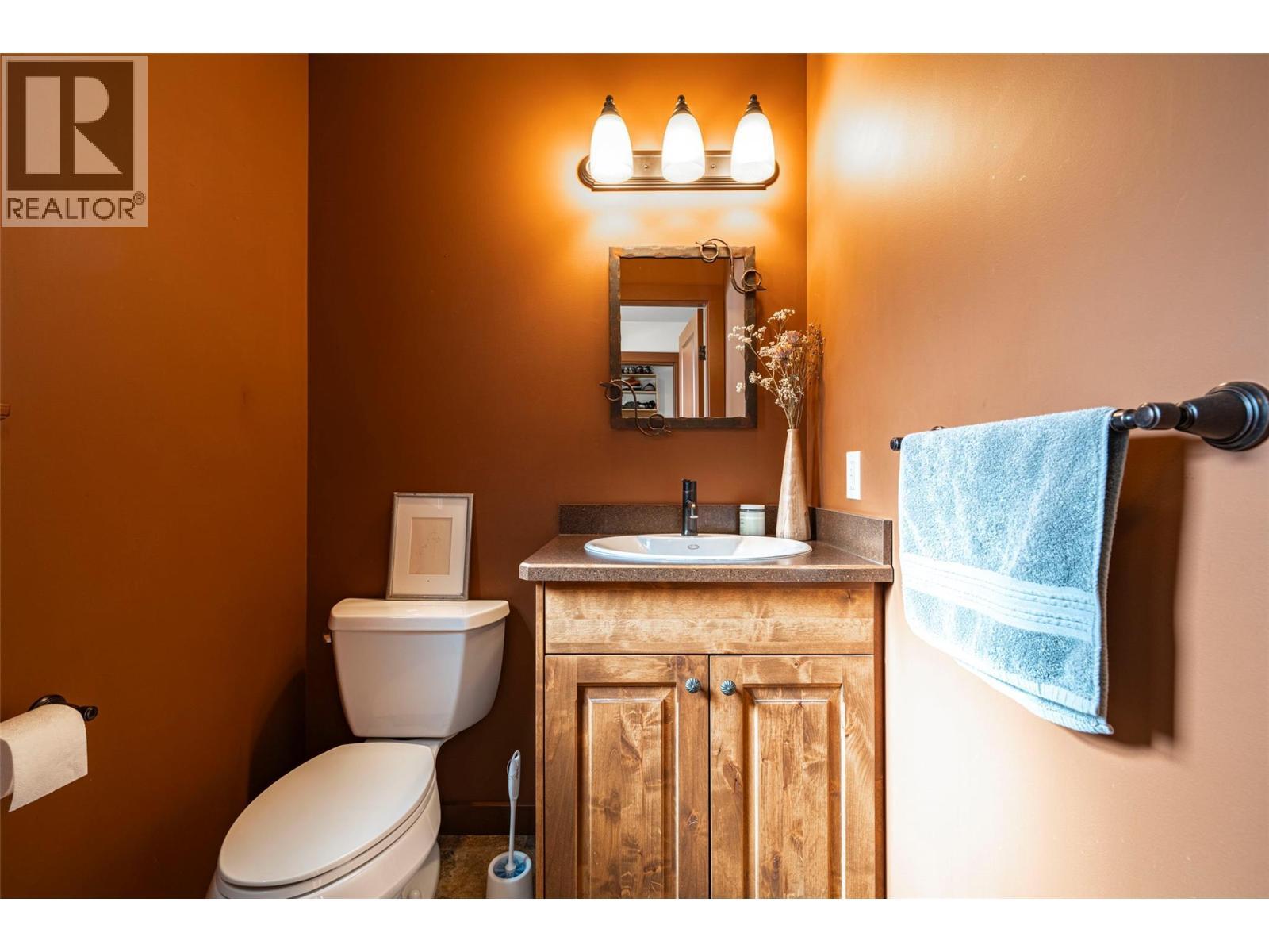 1433 Sugar Lake Road. Cherryville, British Columbia