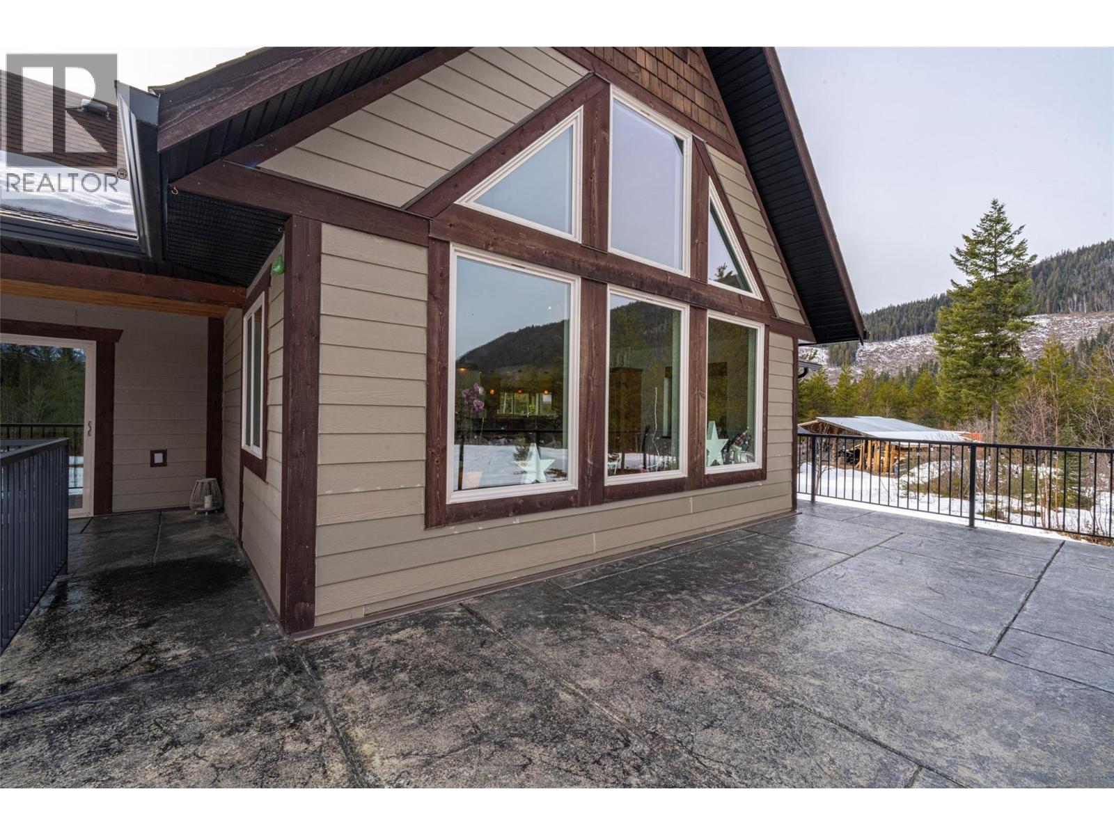 1433 Sugar Lake Road. Cherryville, British Columbia