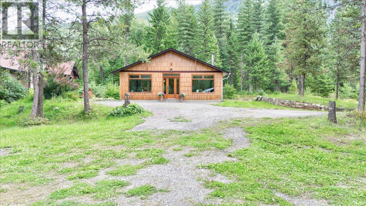 1433 Sugar Lake Road. Cherryville, British Columbia