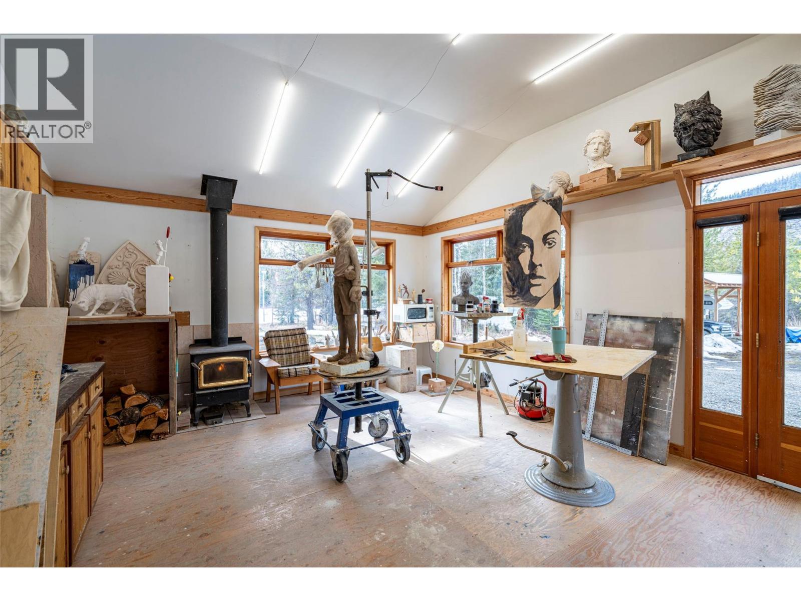 1433 Sugar Lake Road. Cherryville, British Columbia