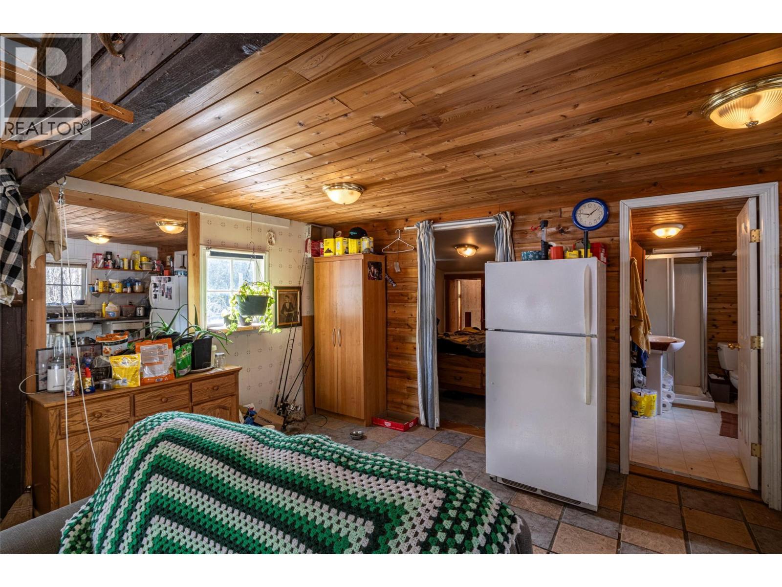 1433 Sugar Lake Road. Cherryville, British Columbia