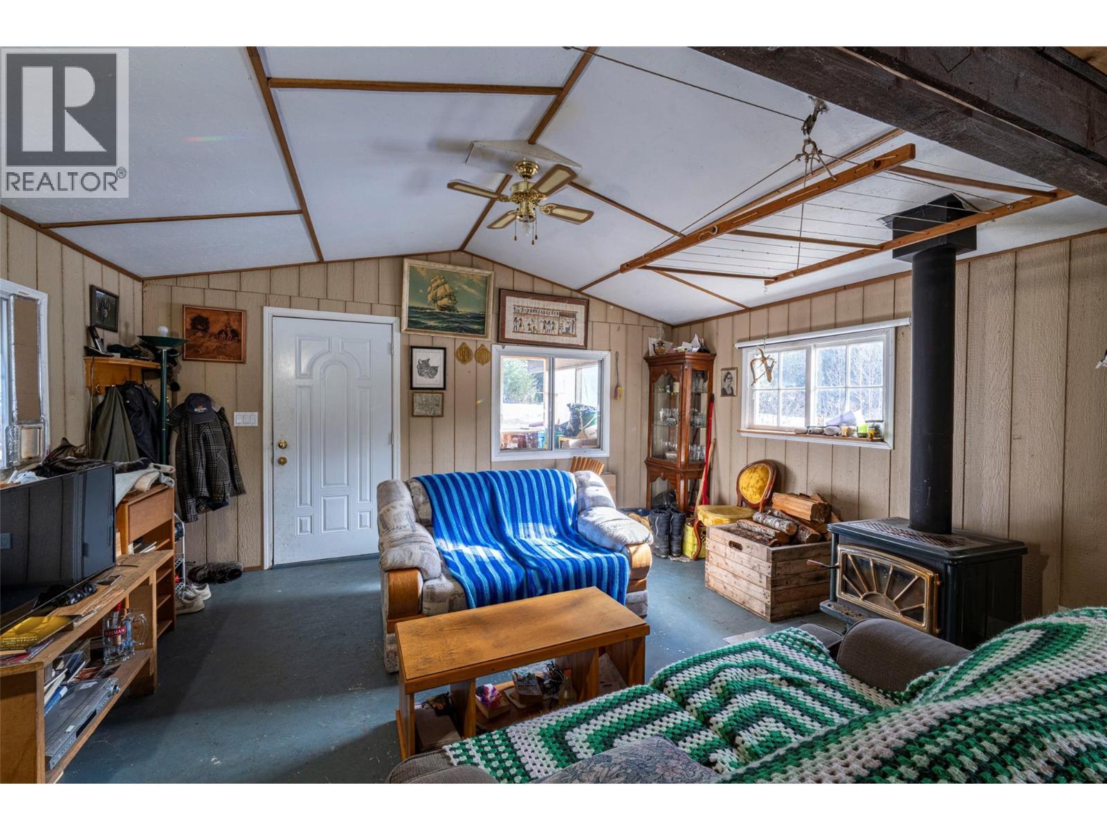 1433 Sugar Lake Road. Cherryville, British Columbia