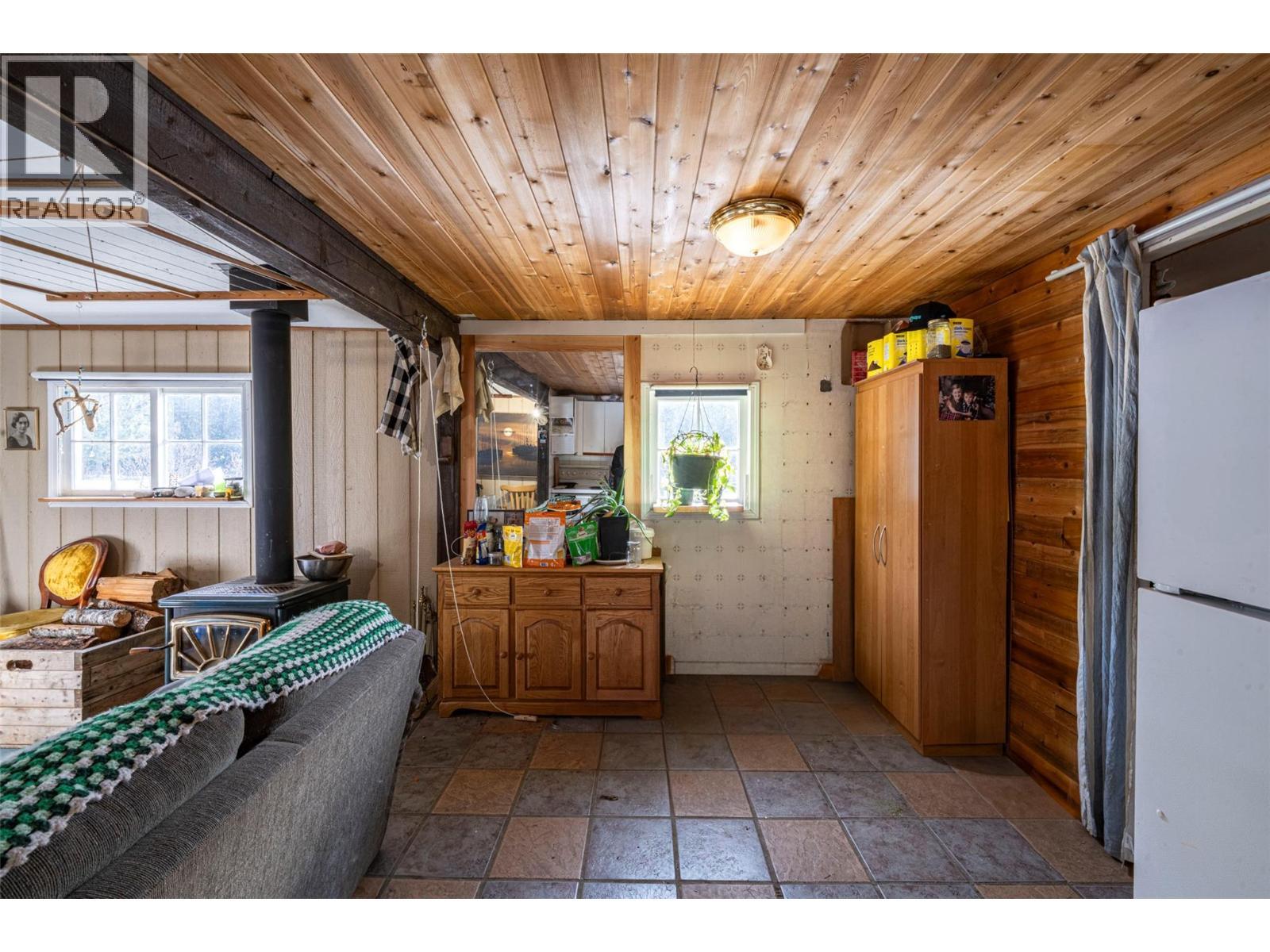 1433 Sugar Lake Road. Cherryville, British Columbia