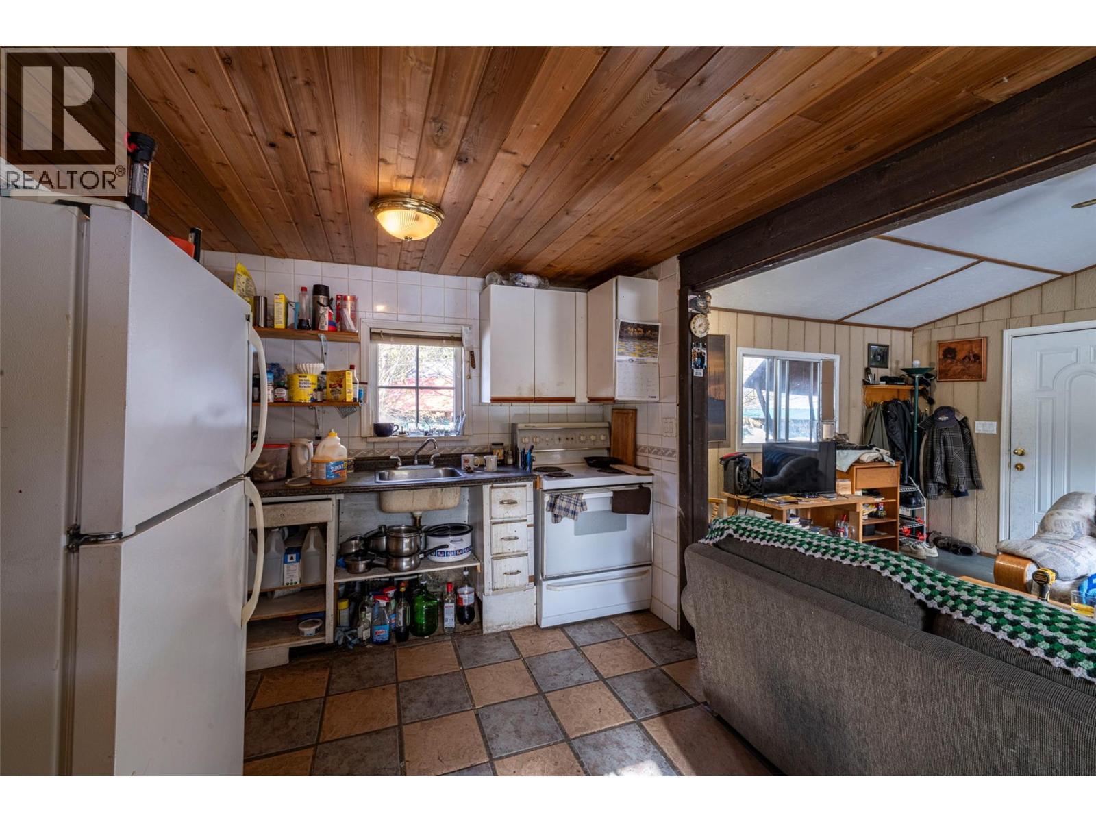 1433 Sugar Lake Road. Cherryville, British Columbia