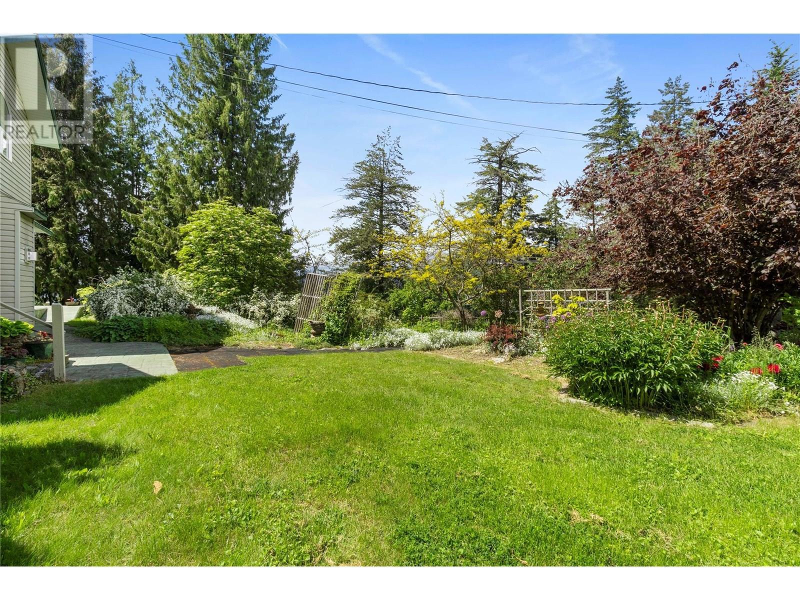 1756 Blind Bay Road. Blind Bay, British Columbia