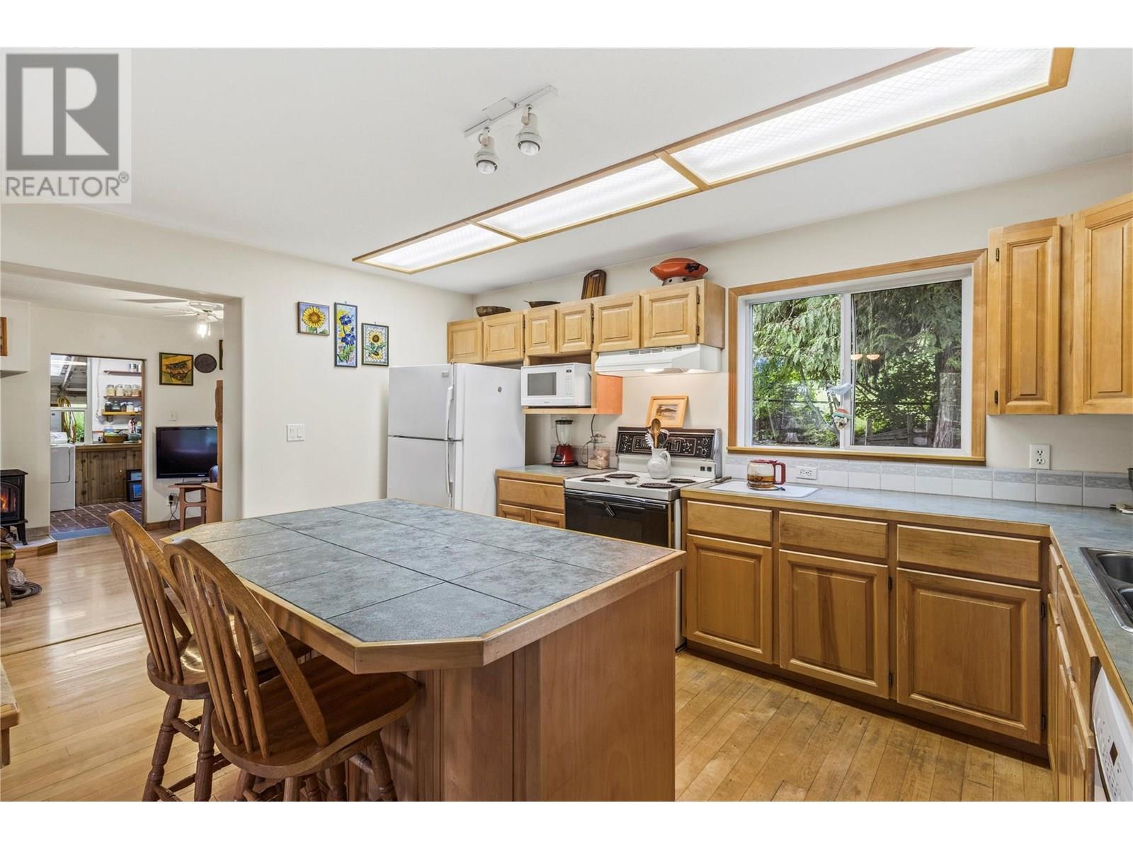 1756 Blind Bay Road. Blind Bay, British Columbia