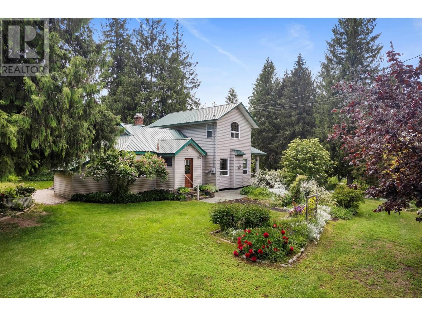 1756 Blind Bay Road. Blind Bay, British Columbia