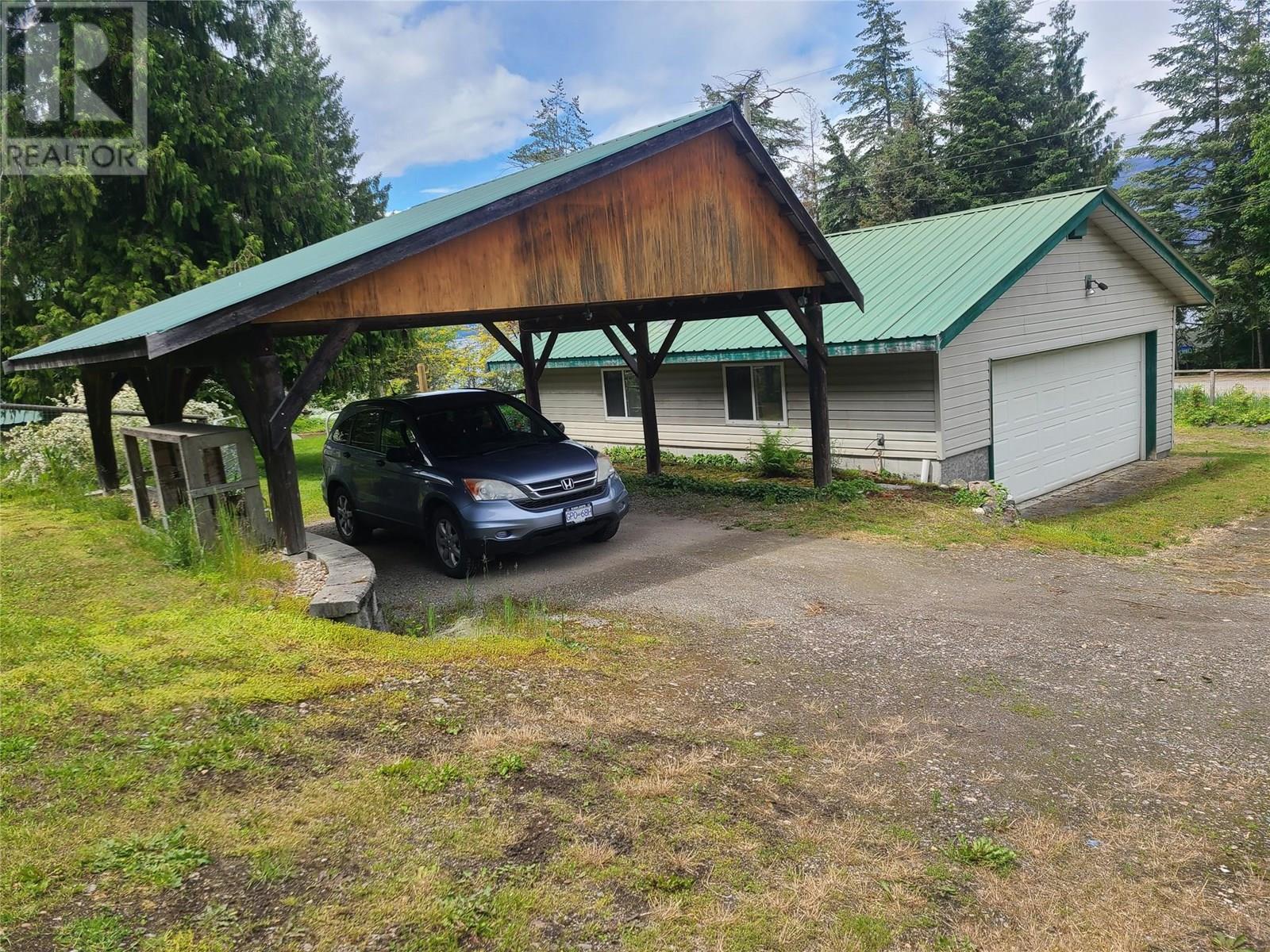 1756 Blind Bay Road. Blind Bay, British Columbia