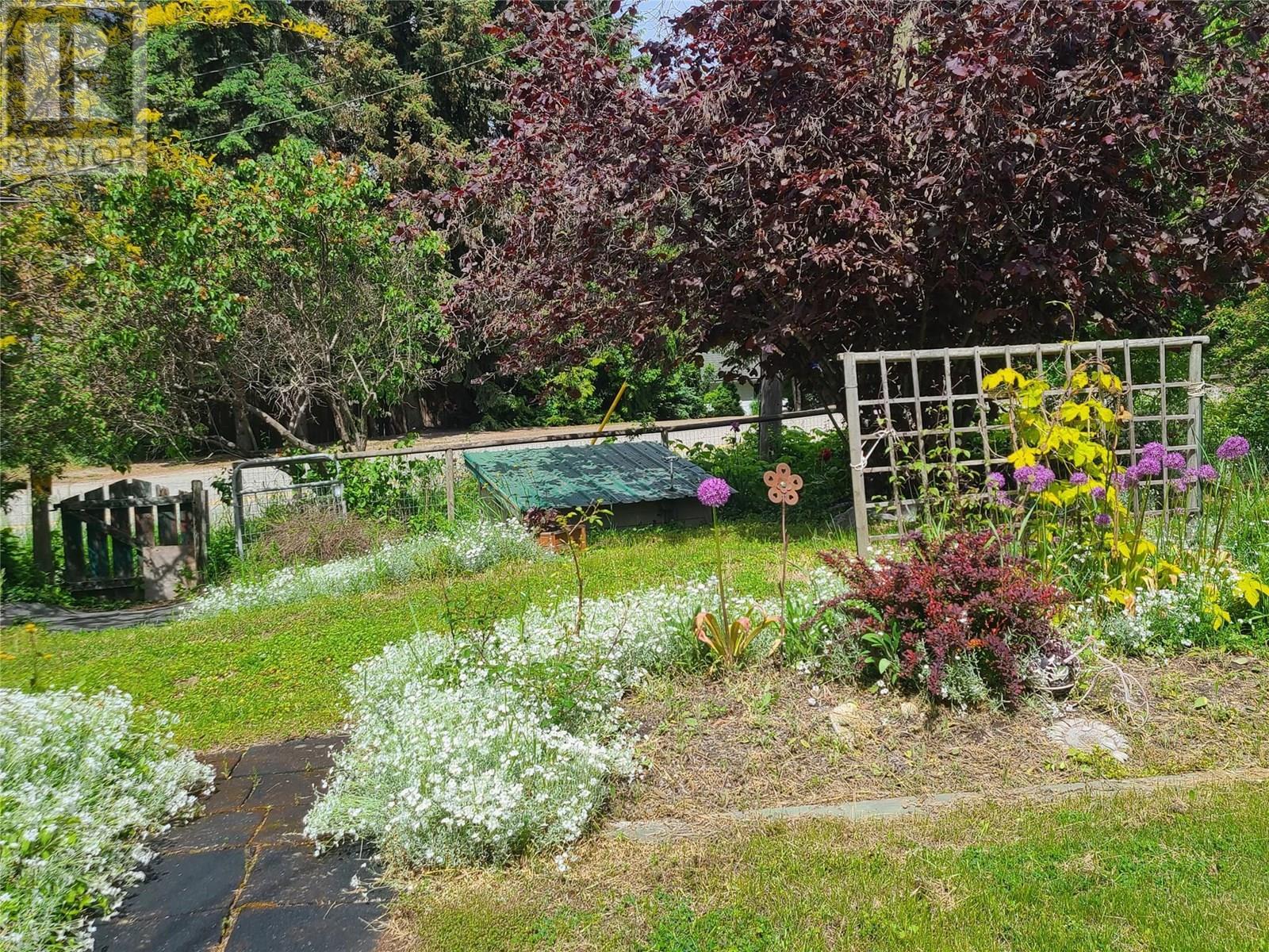 1756 Blind Bay Road. Blind Bay, British Columbia