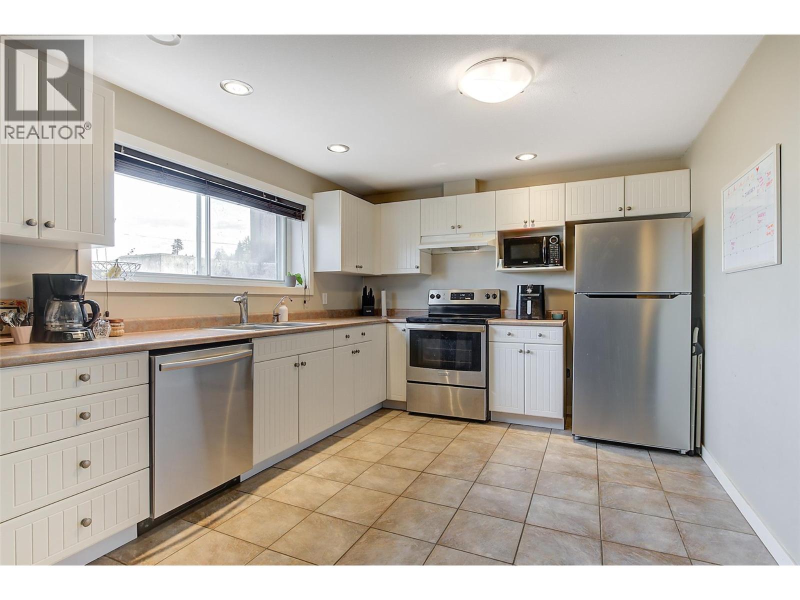 371 Valley Road Unit# 1-3. Kelowna, British Columbia