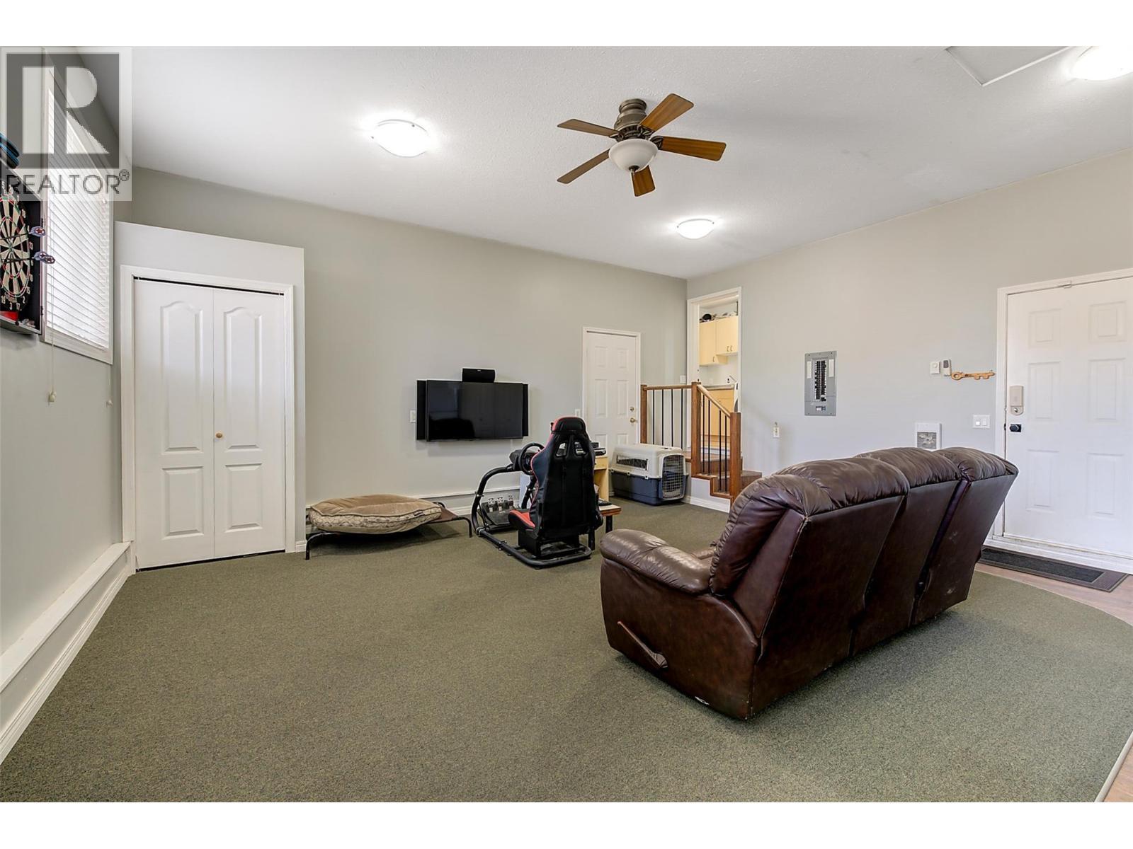 371 Valley Road Unit# 1-3. Kelowna, British Columbia