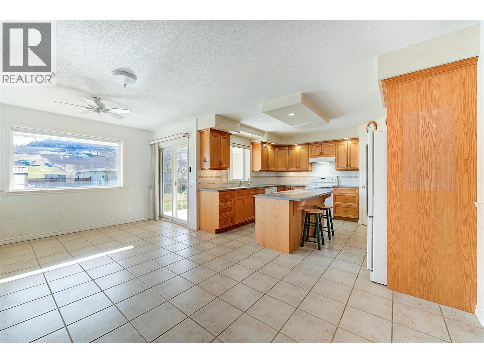 371 Valley Road Unit# 1-3. Kelowna, British Columbia
