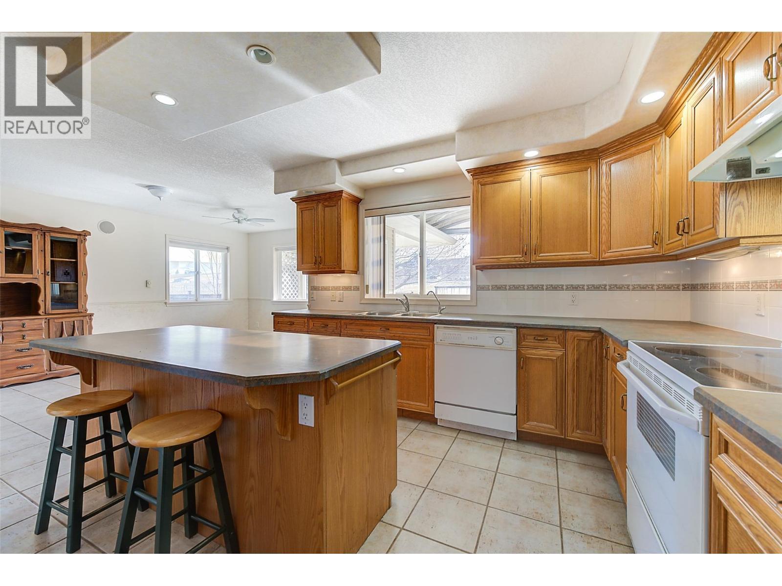 371 Valley Road Unit# 1-3. Kelowna, British Columbia