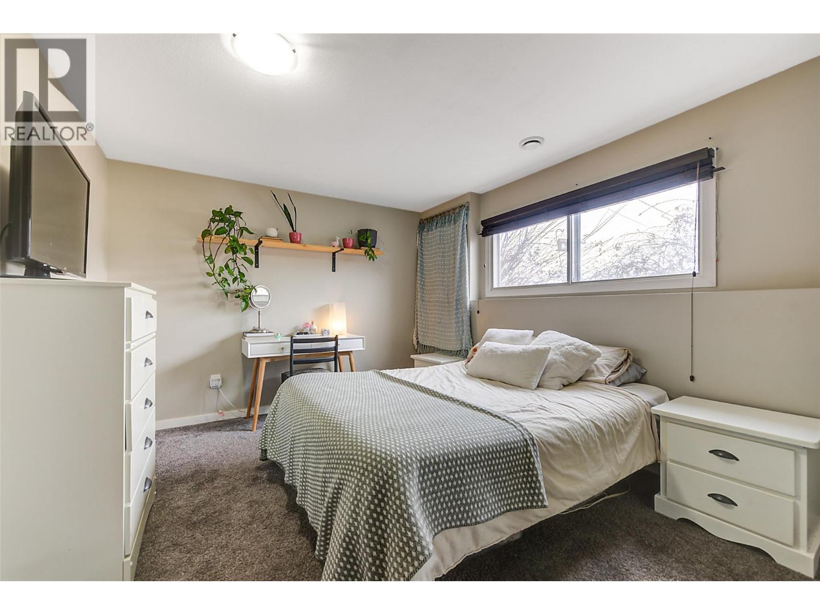 371 Valley Road Unit# 1-3. Kelowna, British Columbia