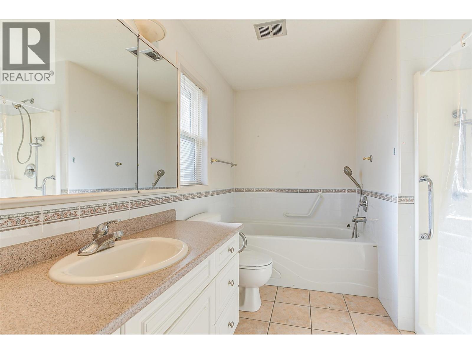 371 Valley Road Unit# 1-3. Kelowna, British Columbia