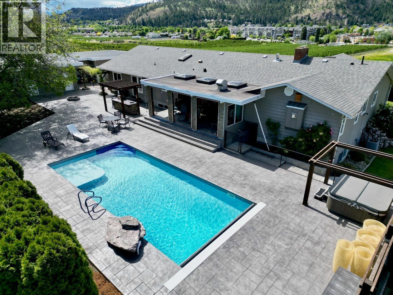 371 Valley Road Unit# 1-3. Kelowna, British Columbia