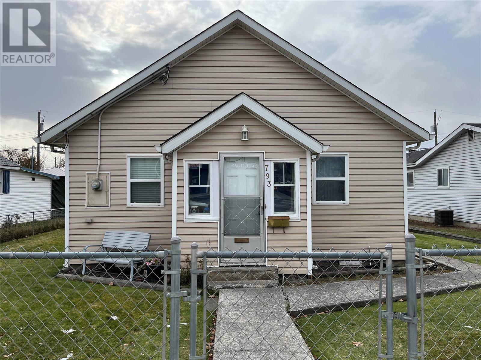 793 Clement Avenue. Kelowna, British Columbia