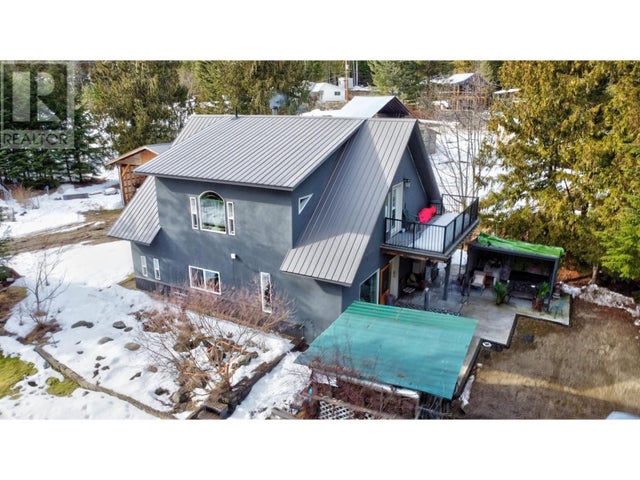 8872 Slocan West Road, Slocan