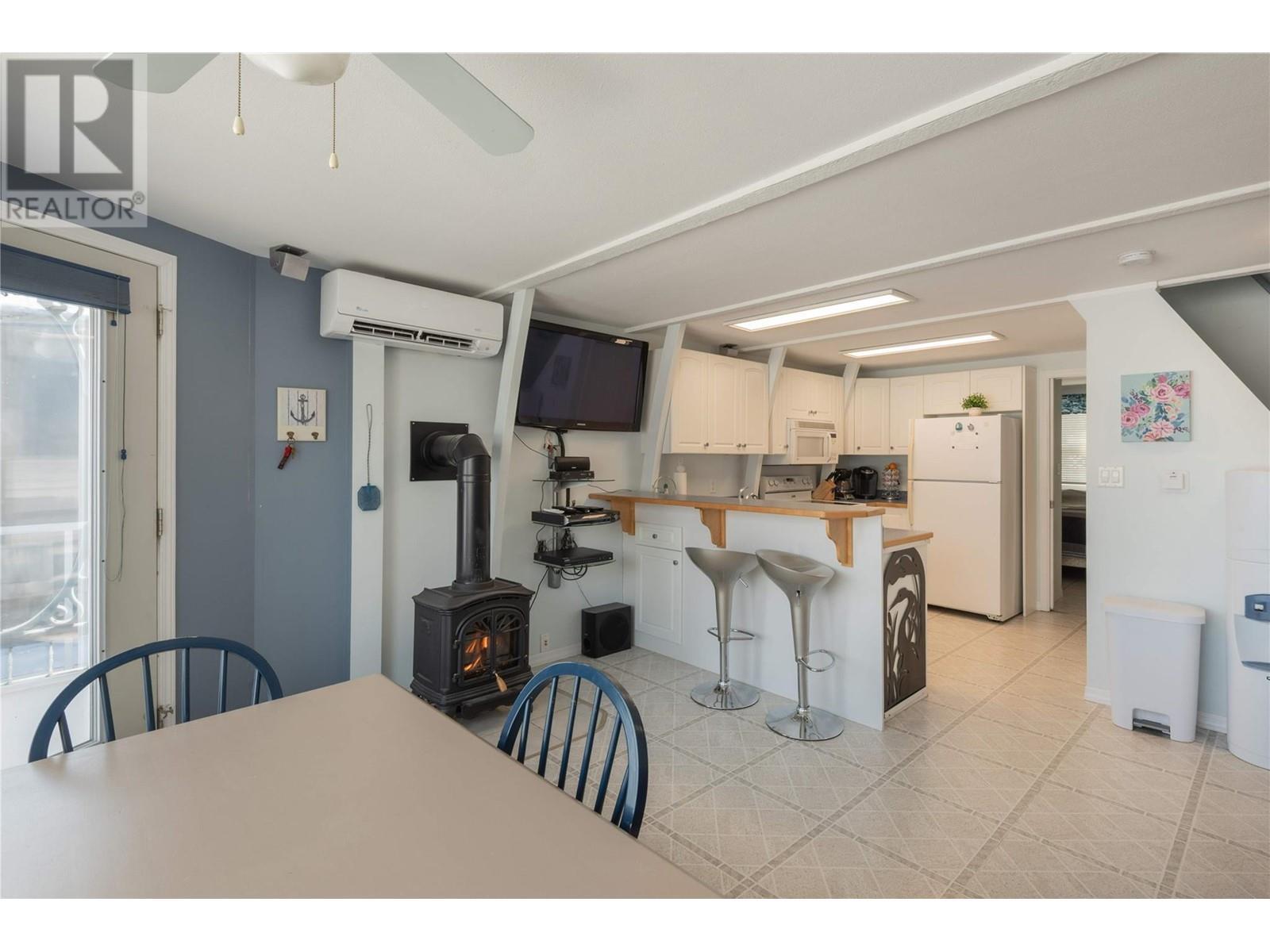 6820 Trans Canada Highway Nw Unit# 2. Salmon Arm, British Columbia