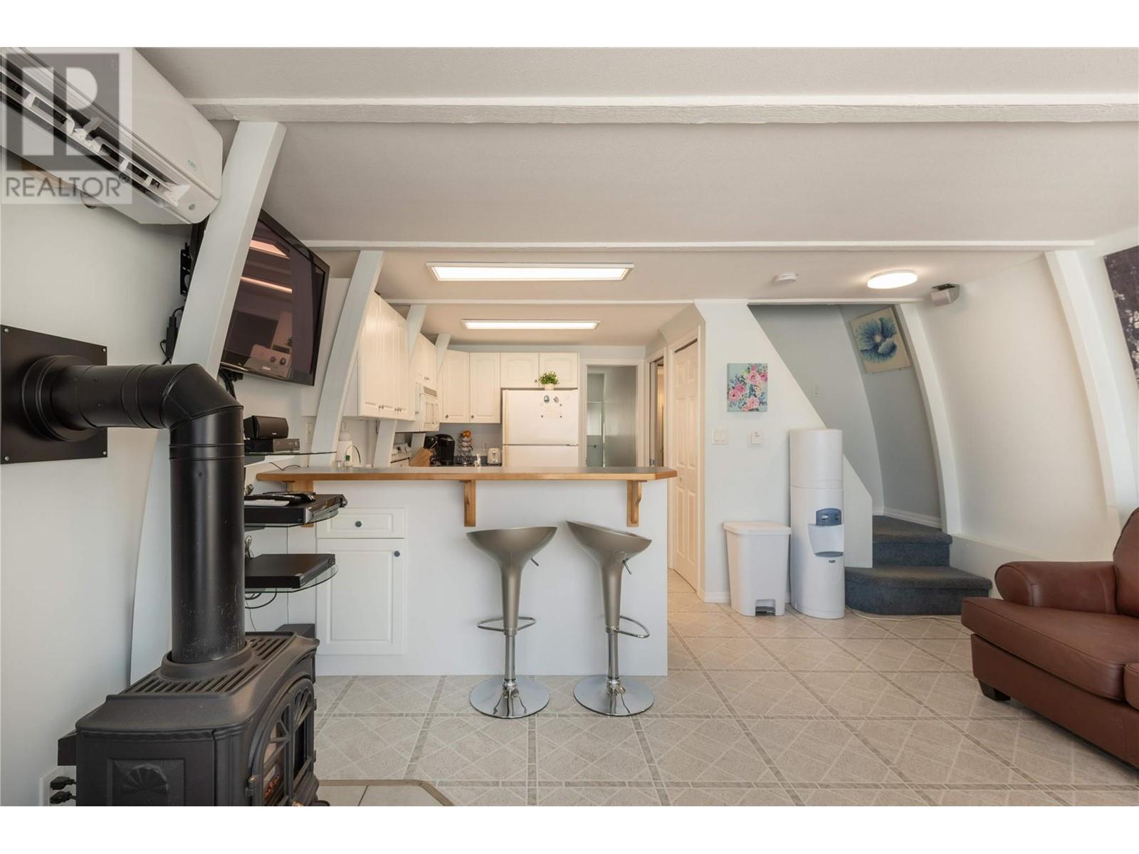 6820 Trans Canada Highway Nw Unit# 2. Salmon Arm, British Columbia