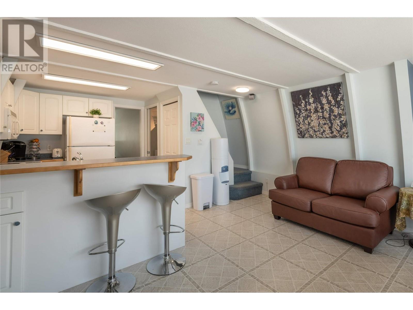 6820 Trans Canada Highway Nw Unit# 2. Salmon Arm, British Columbia