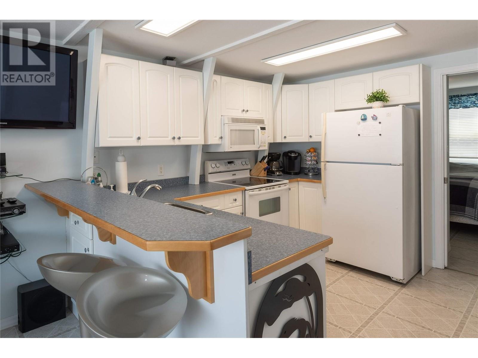 6820 Trans Canada Highway Nw Unit# 2. Salmon Arm, British Columbia