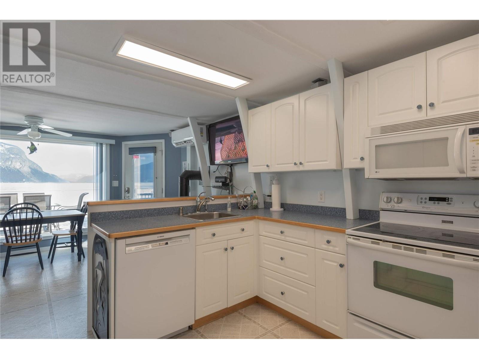 6820 Trans Canada Highway Nw Unit# 2. Salmon Arm, British Columbia