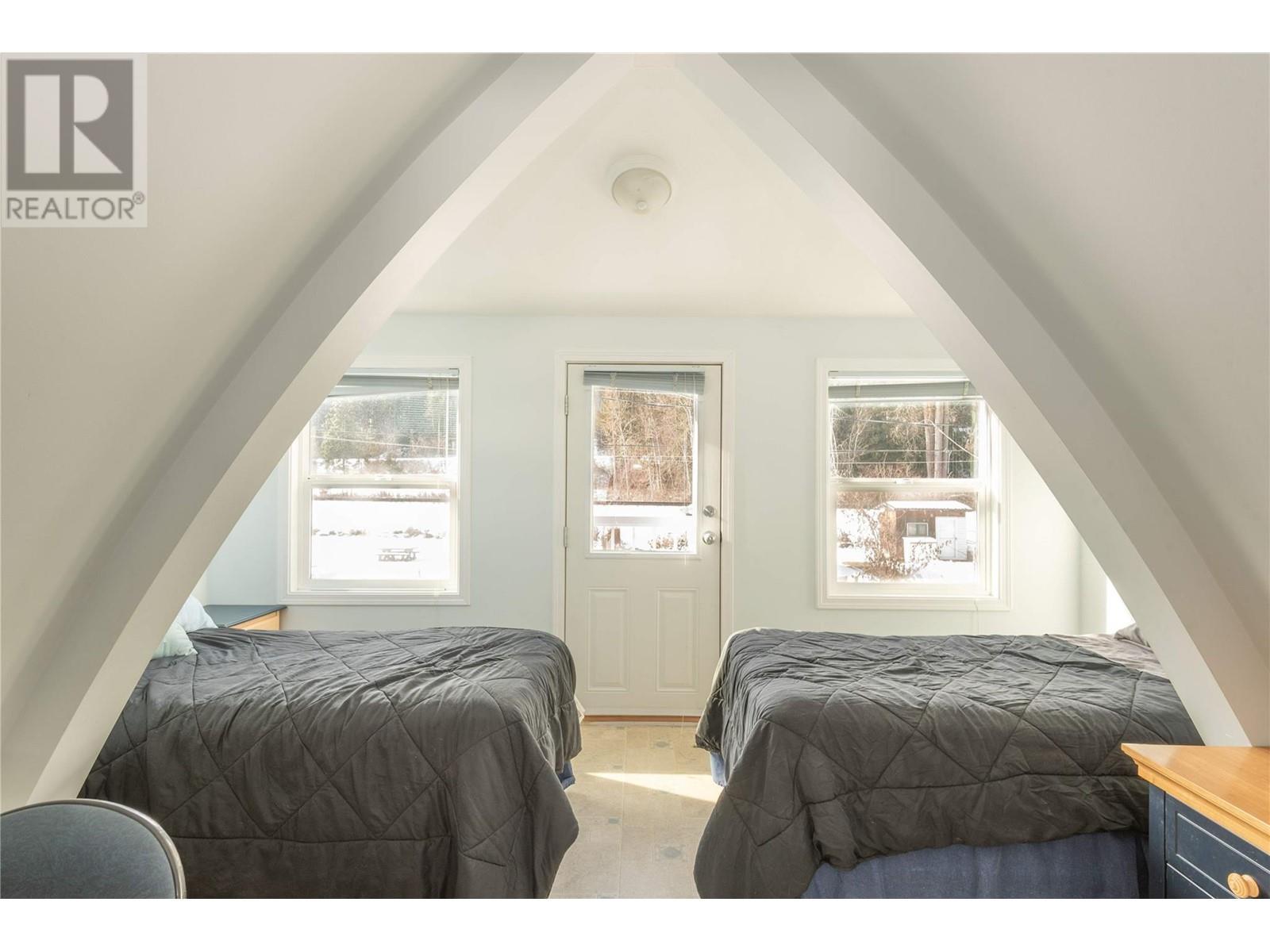 6820 Trans Canada Highway Nw Unit# 2. Salmon Arm, British Columbia