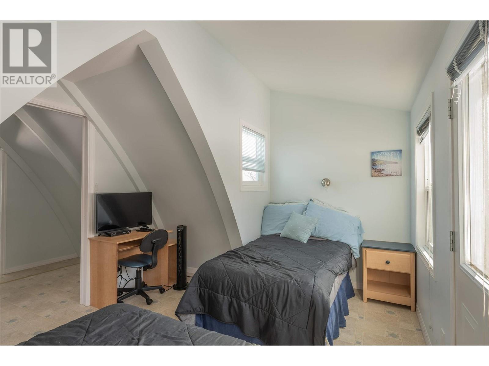 6820 Trans Canada Highway Nw Unit# 2. Salmon Arm, British Columbia