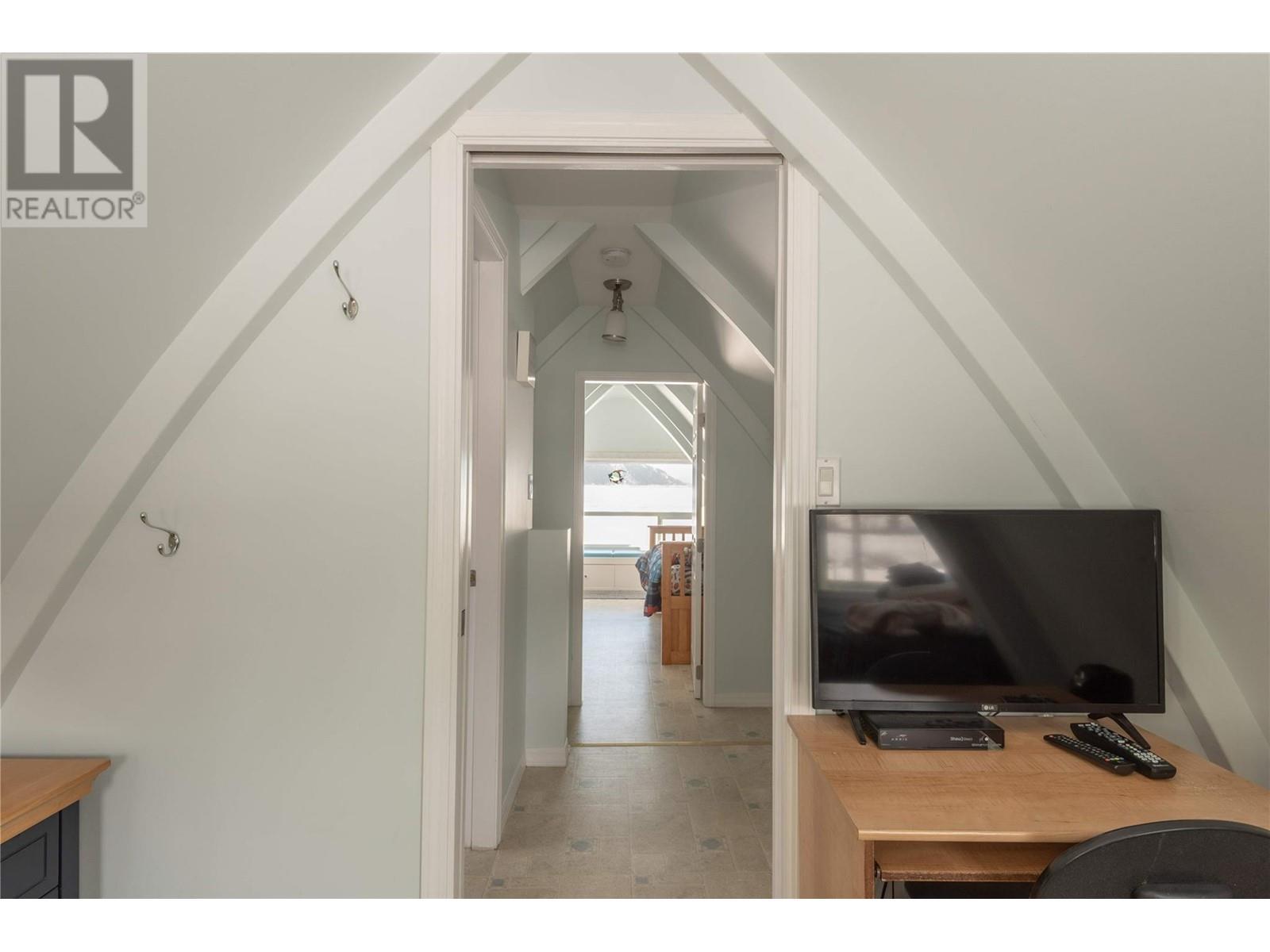 6820 Trans Canada Highway Nw Unit# 2. Salmon Arm, British Columbia