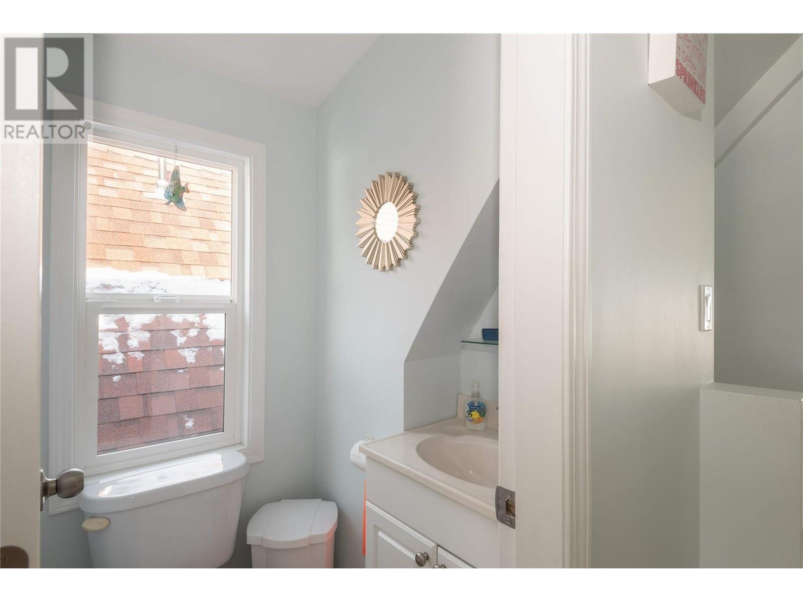 6820 Trans Canada Highway Nw Unit# 2. Salmon Arm, British Columbia