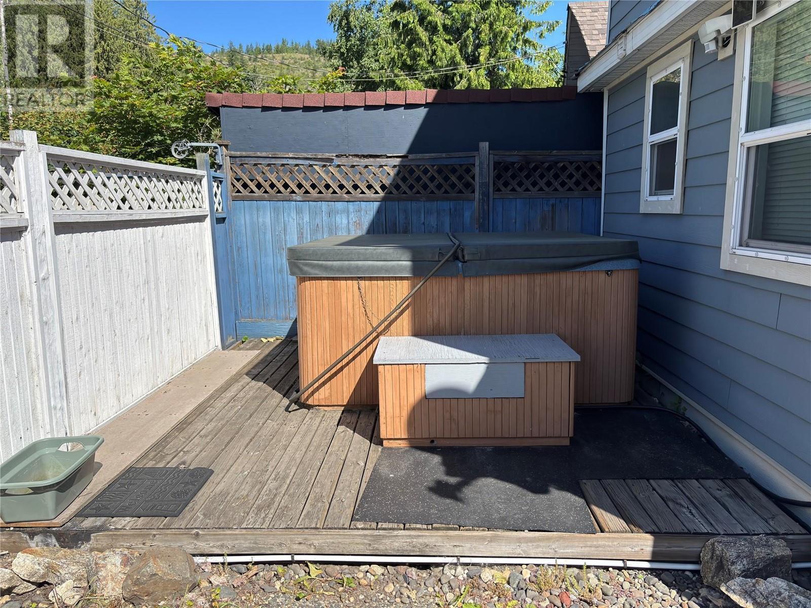 6820 Trans Canada Highway Nw Unit# 2. Salmon Arm, British Columbia