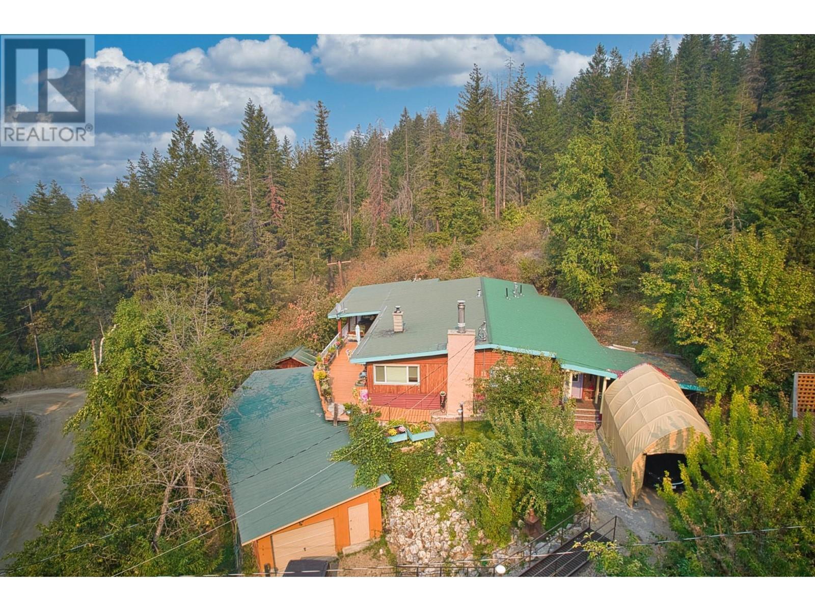 3096 Lindberg Road. Sorrento, British Columbia