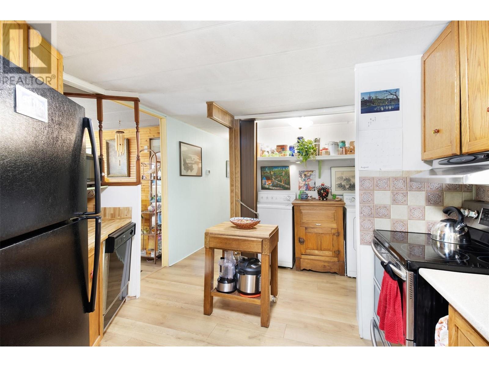 3096 Lindberg Road. Sorrento, British Columbia