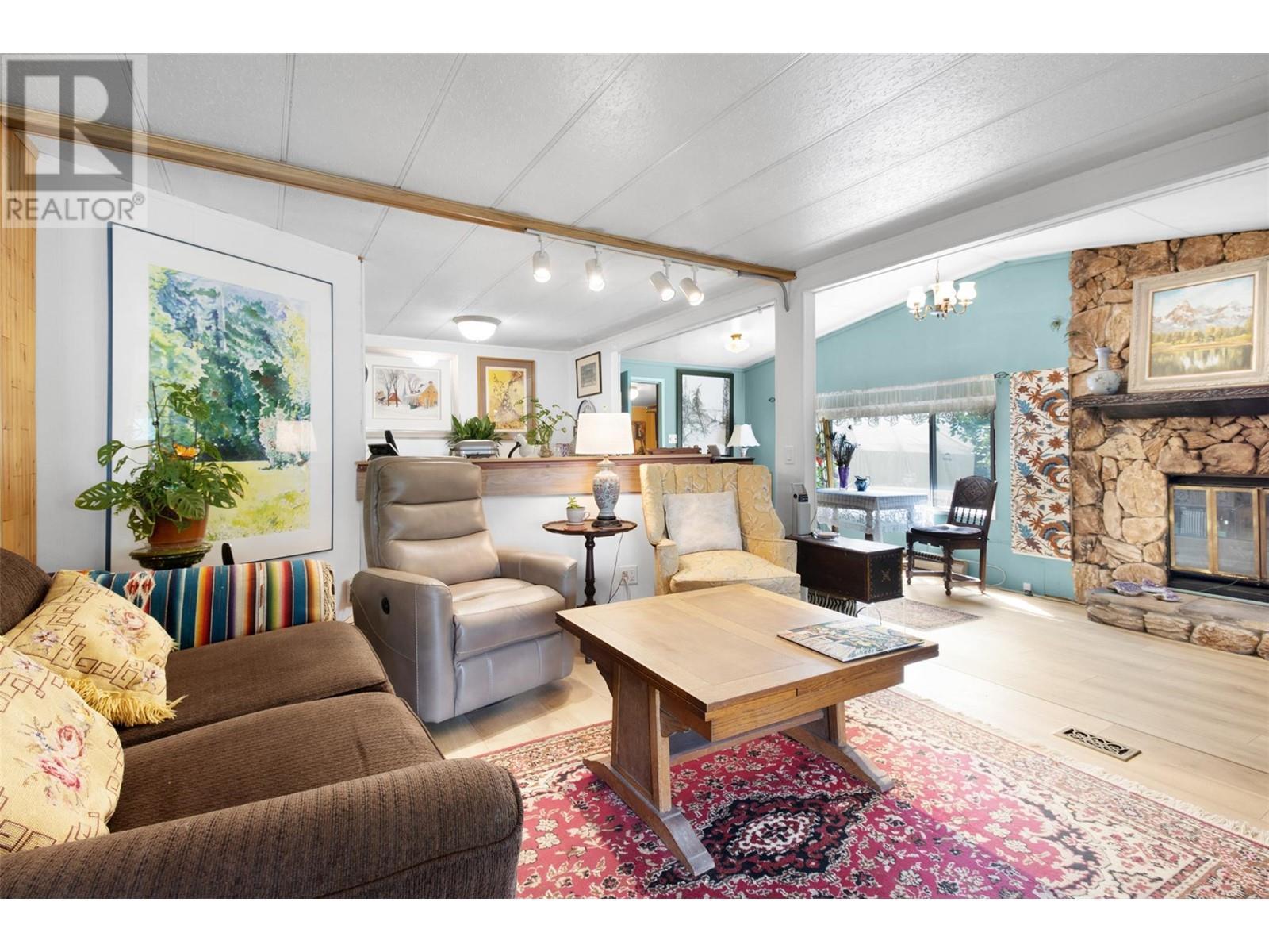 3096 Lindberg Road. Sorrento, British Columbia