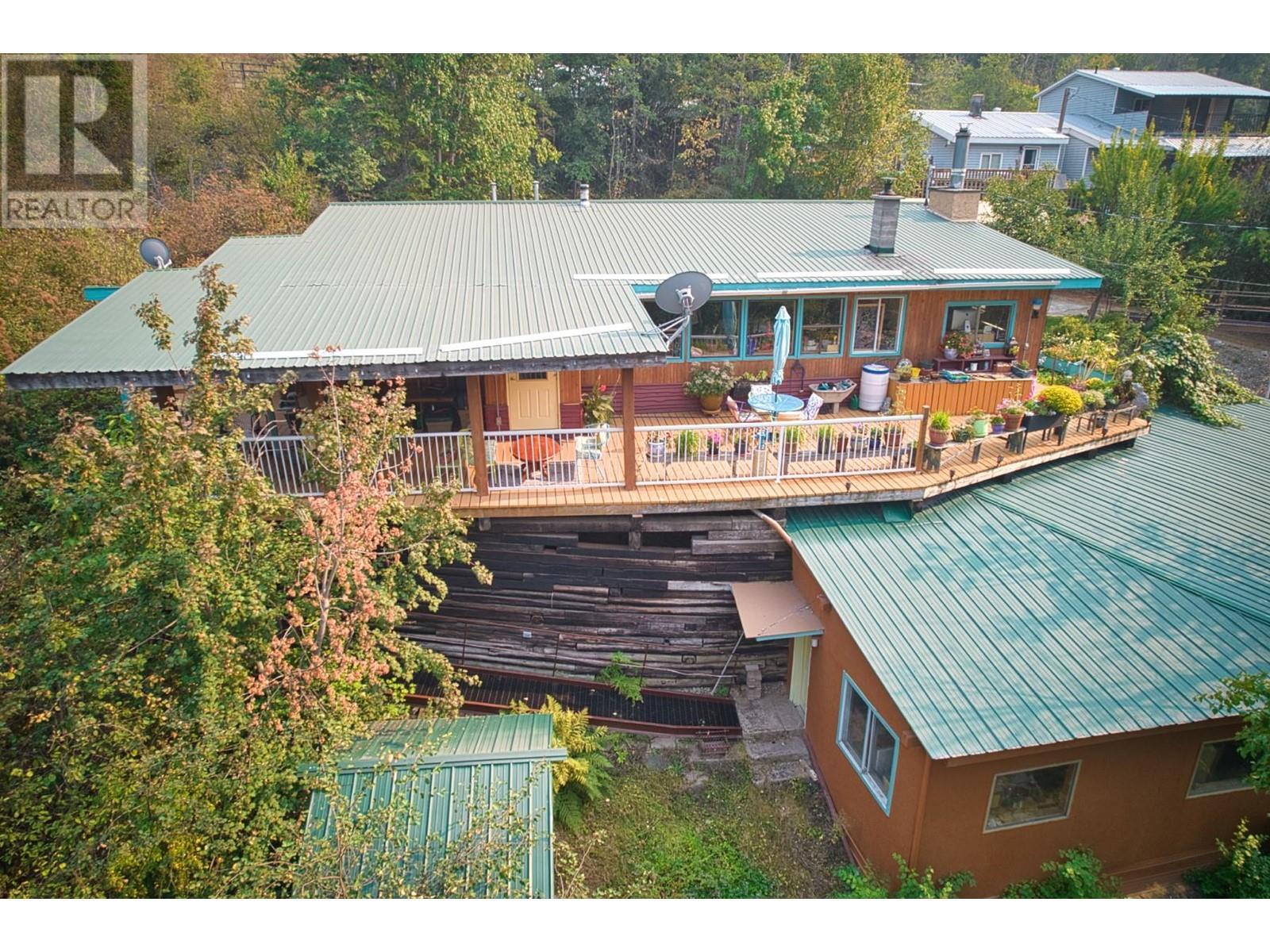 3096 Lindberg Road. Sorrento, British Columbia