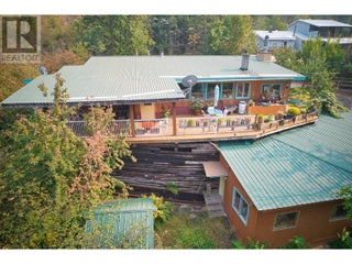 3096 Lindberg Road. Sorrento, British Columbia