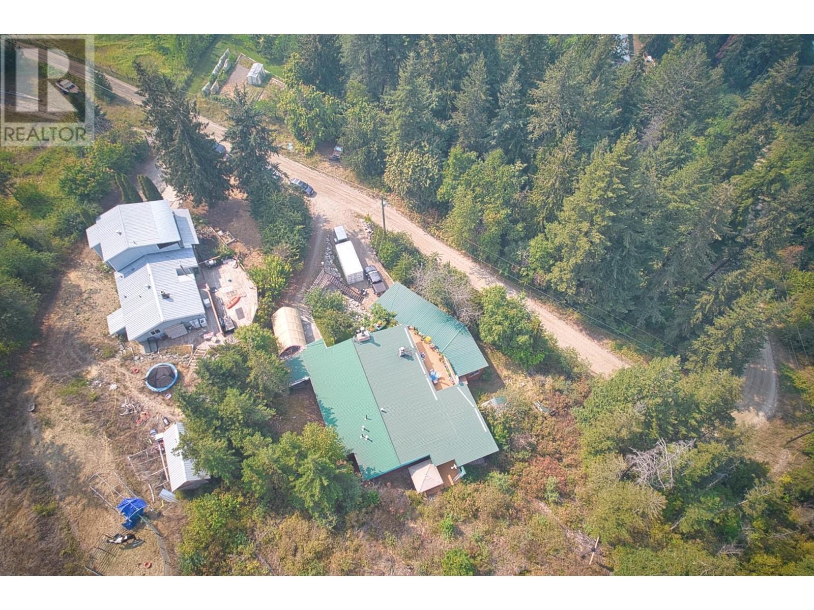 3096 Lindberg Road. Sorrento, British Columbia