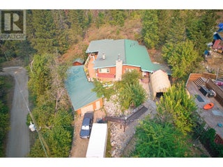 3096 Lindberg Road. Sorrento, British Columbia