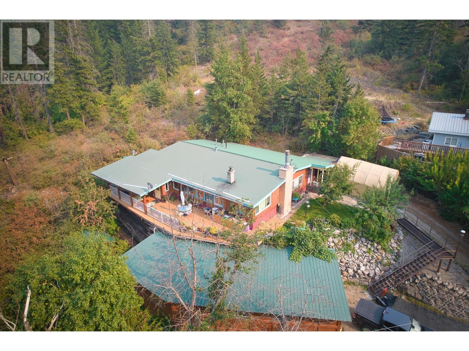 3096 Lindberg Road. Sorrento, British Columbia