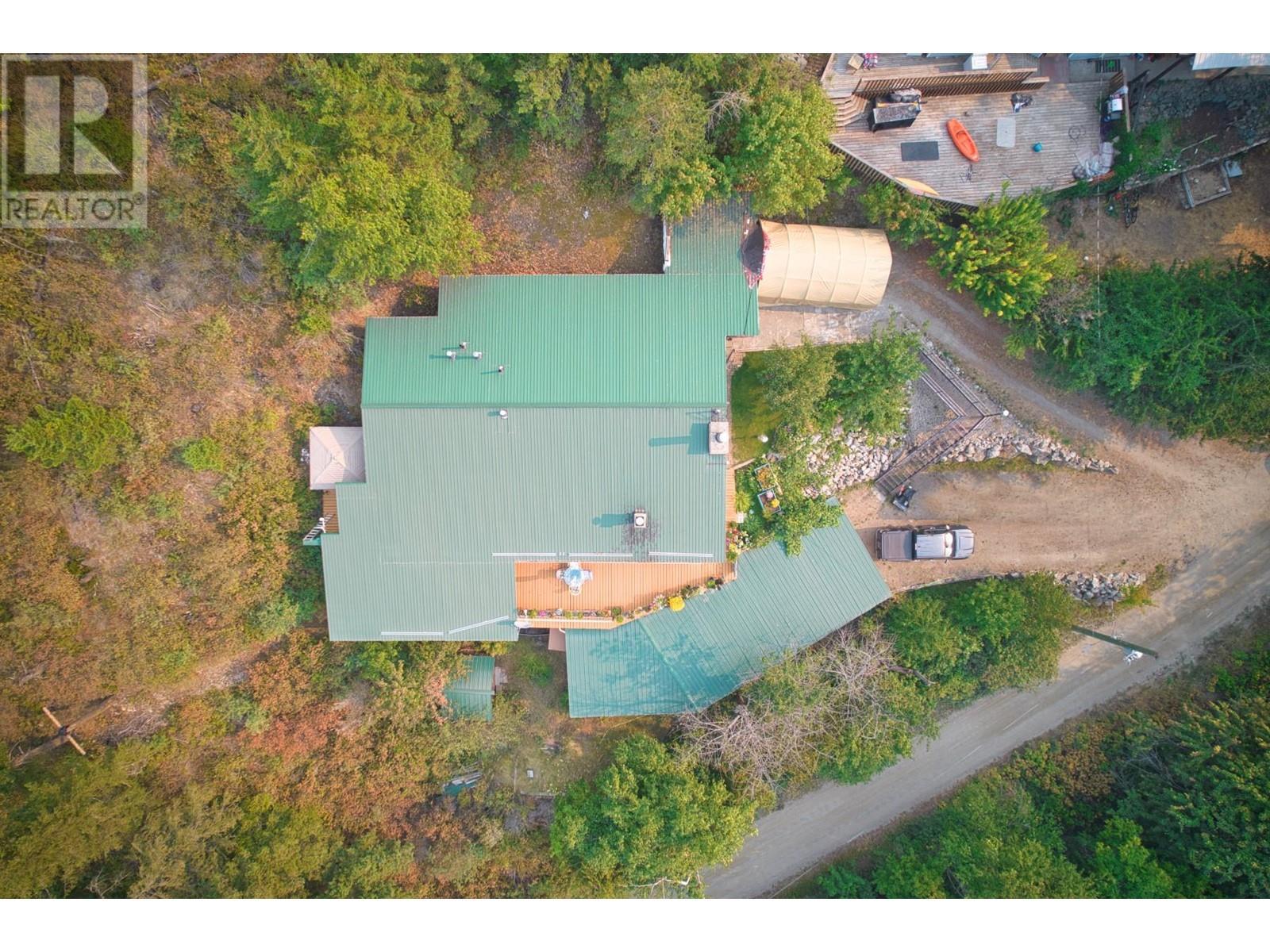 3096 Lindberg Road. Sorrento, British Columbia