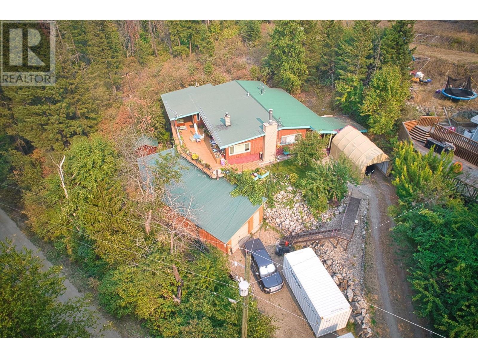 3096 Lindberg Road. Sorrento, British Columbia