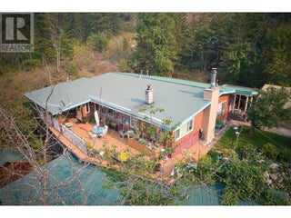 3096 Lindberg Road. Sorrento, British Columbia