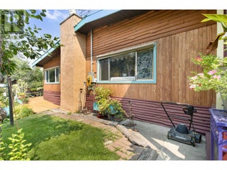 3096 Lindberg Road. Sorrento, British Columbia