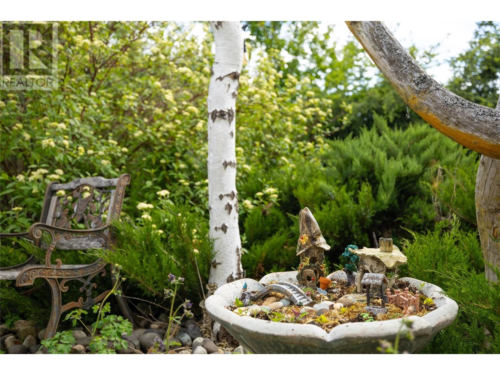 5620 Neil Road. Vernon, British Columbia