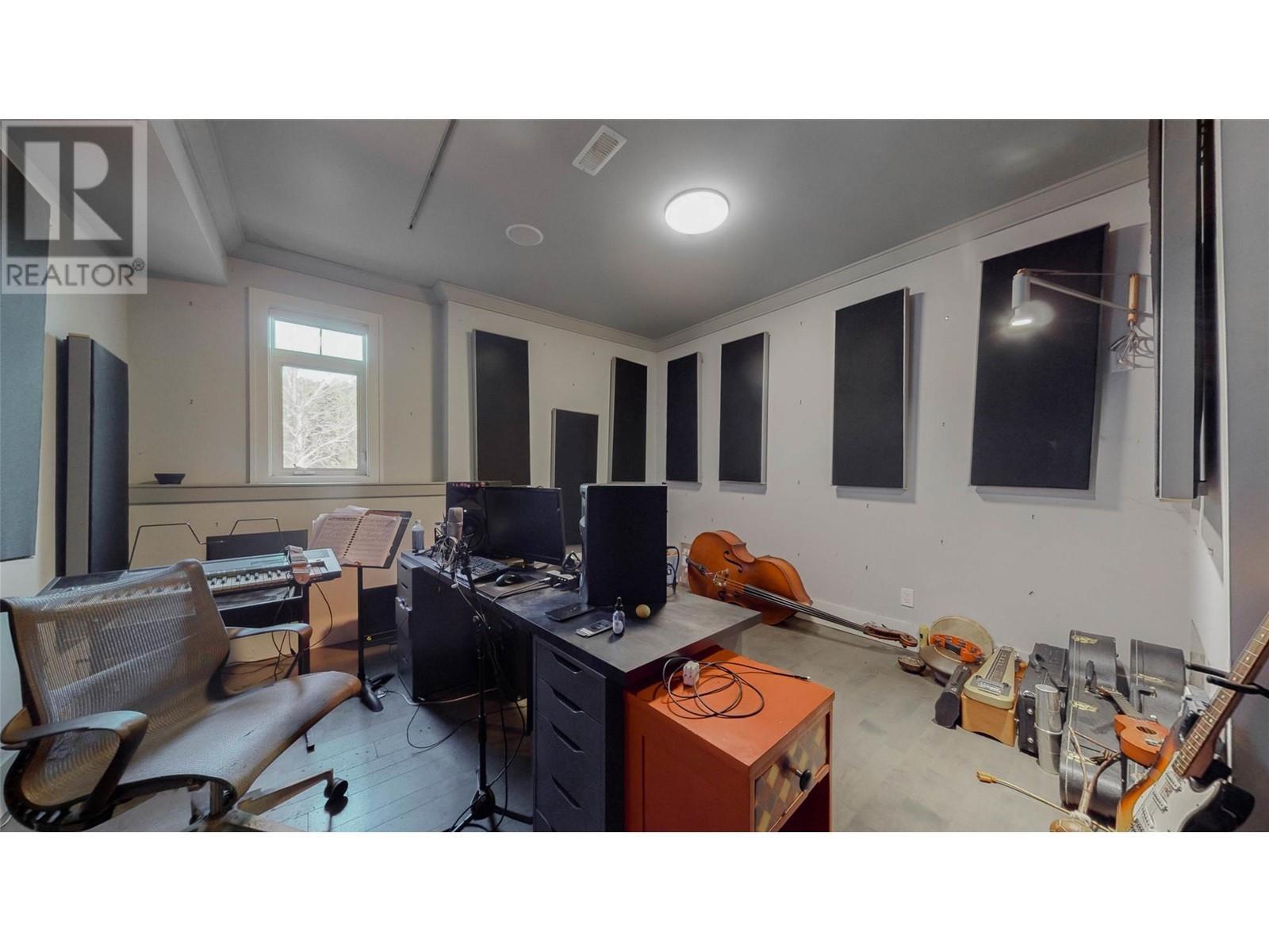 5642 Yarrow Street. Oliver, British Columbia