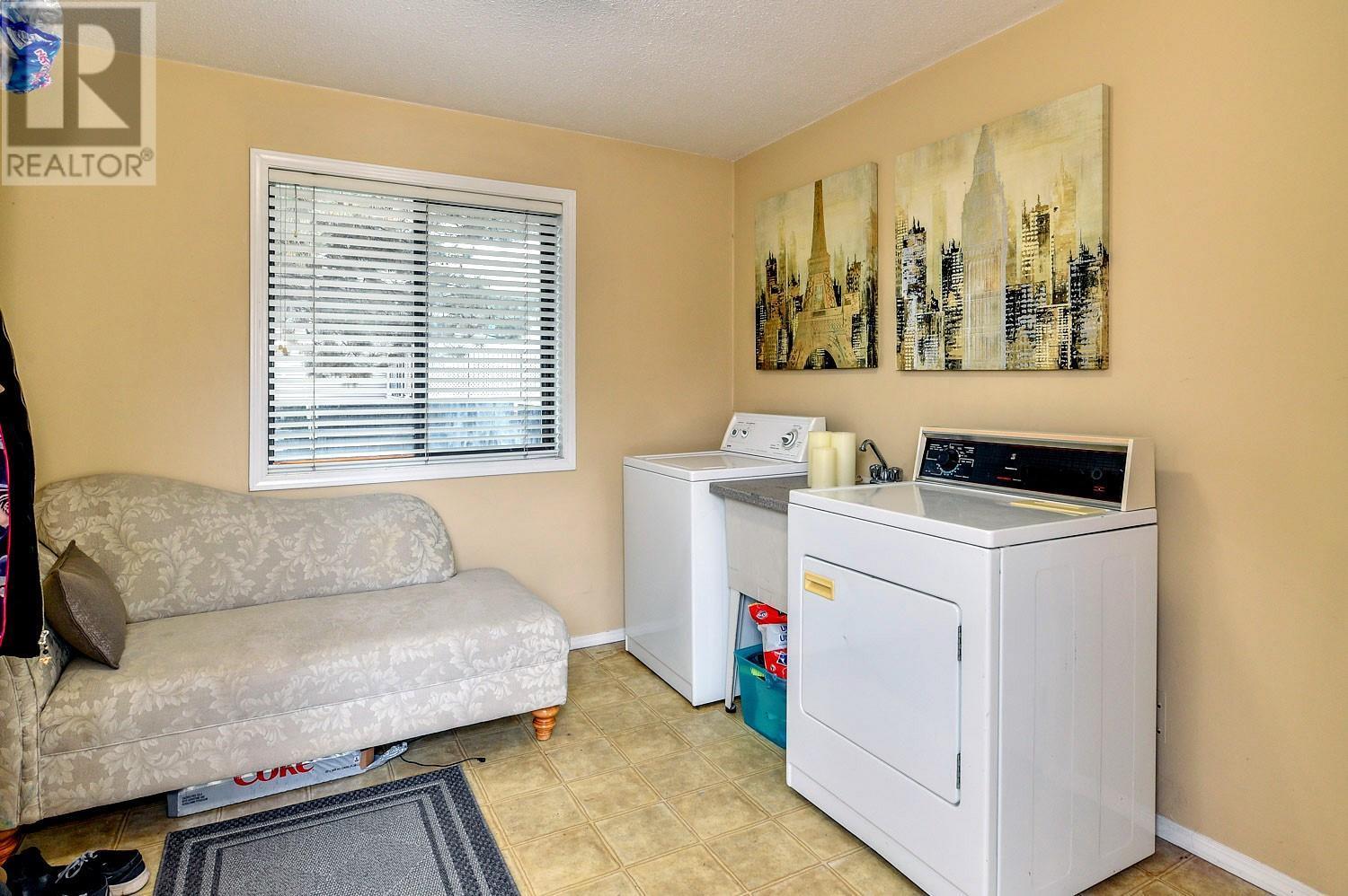 795 Elliot Avenue. Kelowna, British Columbia