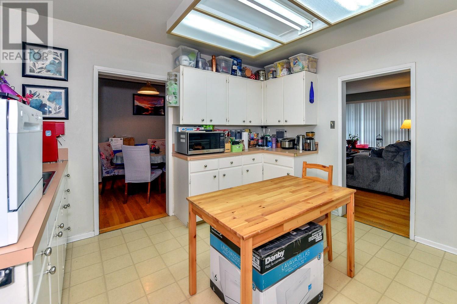 795 Elliot Avenue. Kelowna, British Columbia