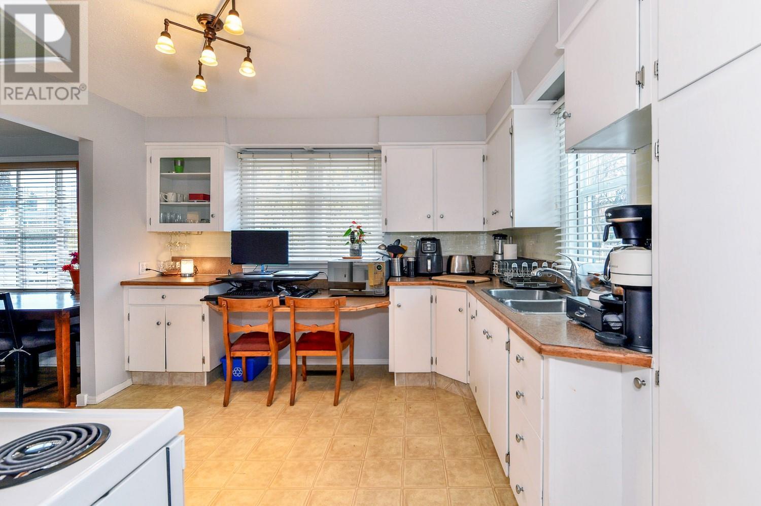 795 Elliot Avenue. Kelowna, British Columbia